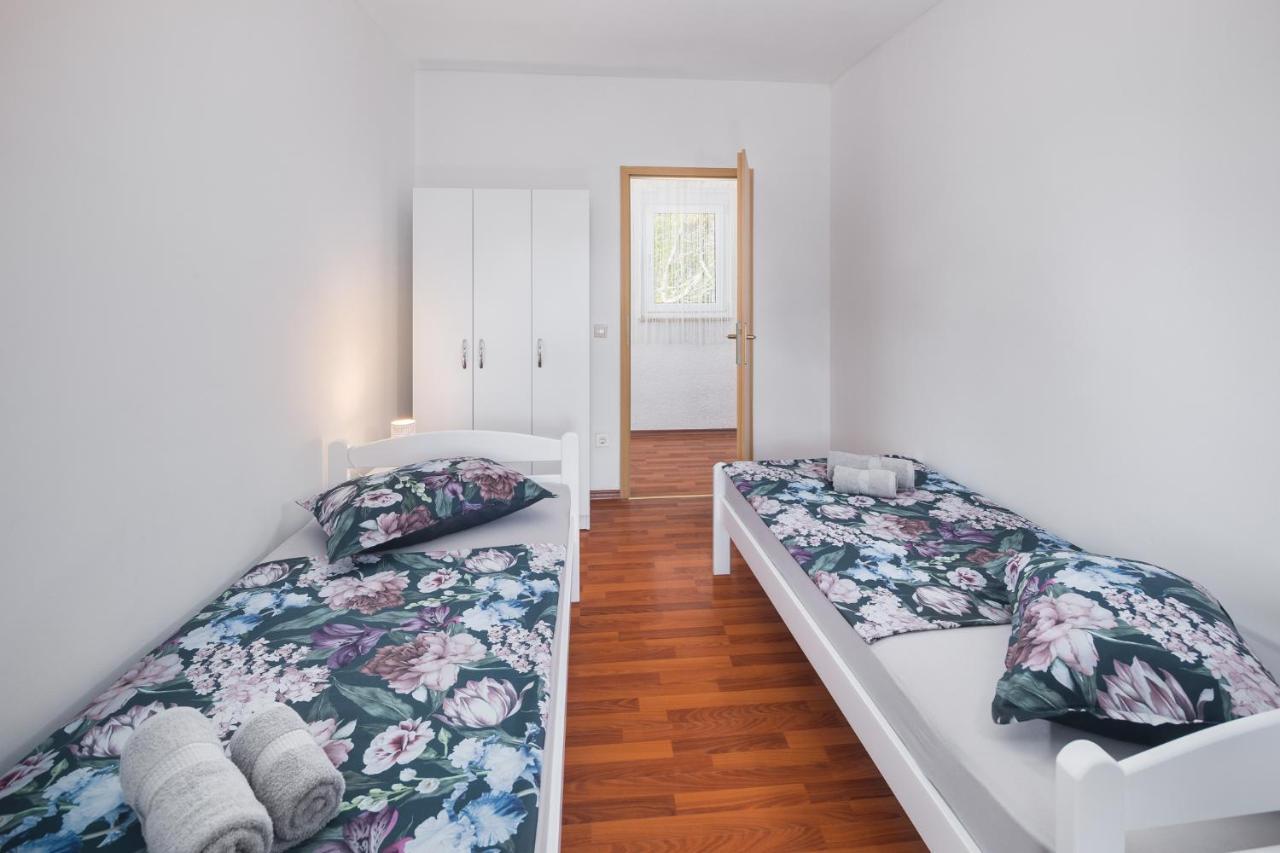 Вилла Casa Viktoria With Private Garden And Bbq Kosinozici Экстерьер фото