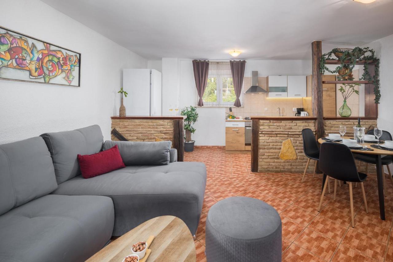Вилла Casa Viktoria With Private Garden And Bbq Kosinozici Экстерьер фото